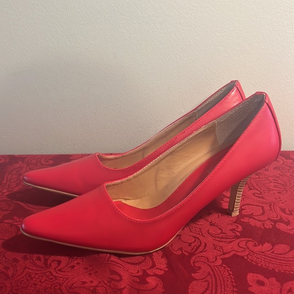 Daily Shoes Red Pumps - Picture 2 of 4